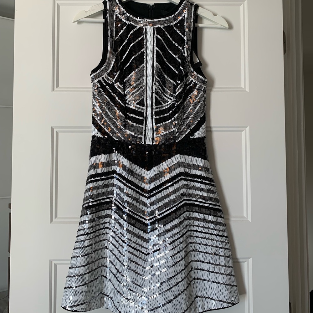 GUESS SEQUIN CHEVRON DRESS NWT SIZE 0